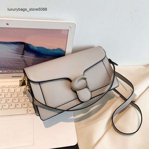 Liquidación de fábrica Nuevo bolso de diseñador para mujer Nuevo bolso cuadrado y de moda Hombro Diagonal Gama alta