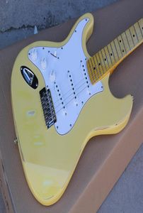 Guitare électrique jaune clair à gauche personnalisée avec colchrome d'érable vintage Hardwarecan est personnalisé 4563039