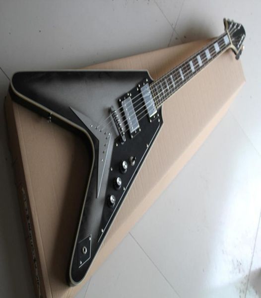 Guitarra eléctrica de cuerpo negro con forma de V personalizada de fábrica con puente de cuerpo de cuerda 2 pastillas El hardware cromado se puede personalizar 9579358