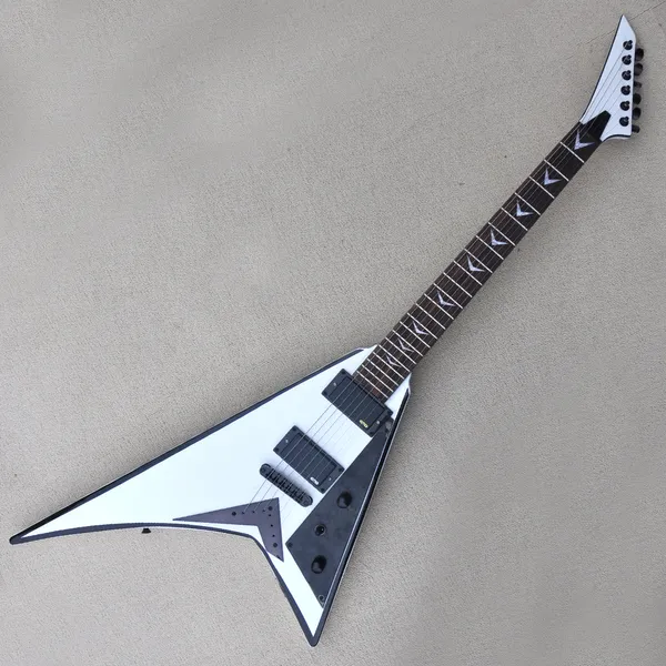 Guitarra eléctrica blanca en forma de V personalizada de fábrica con tira negra Cuerda a través del cuerpo Diapasón de palisandro Hardwares negros Se puede personalizar