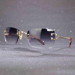 Factory Direct Prix sans montée pour les hommes et les femmes Cadre solaire avec des lentilles colorées Gafas de Sol 324I