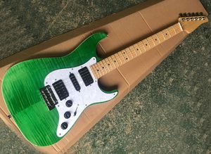 Factory Direct Sale Green Electric Gitaar met Maple Fingerboard, Flame Maple Fineer, White Geparled Pickguard, kan worden aangepast