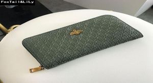 Factory Direct Sells Women Sac Retro Woven Long Wallet Personnalized Hollowed Brand Wallet Fashion en cuir en relief Womens Wa9509701