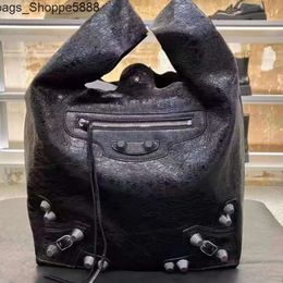 Sac à main direct d'usine Livraison gratuite Nouveau produit Internet célébrité à la mode et polyvalente du sac à ordures sombres