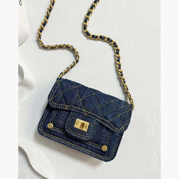 Factory Direct Store Exportation en ligne 2024 Nouveau décontracté lavé Denim Mini casque sac chaîne décoration boucle bandoulière bouche enveloppe rouge tendance femme