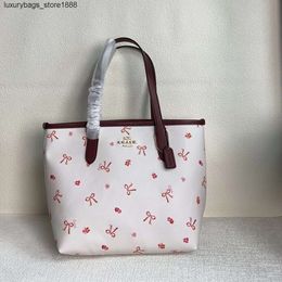 Usine de haute qualité 75% de réduction en gros 2024 nouveau mini sac à provisions classique pour femmes portable une épaule tendance fourre-tout polyvalent