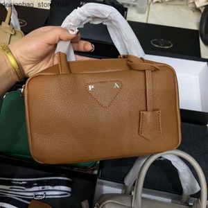 Factory High Quality 80% Discount Brand New Womens Bag 2024 Fashionable Simple and Volylem Moms Handbag Hand End