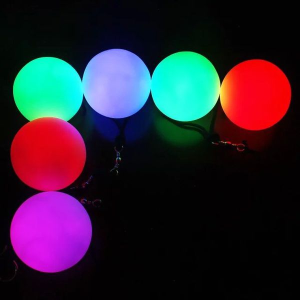 Boule de lancer de fitness émettant de la lumière LED d'usine, boule lumineuse colorée à colle avec corde, boule à bascule, accessoires de danse carrés, jouet