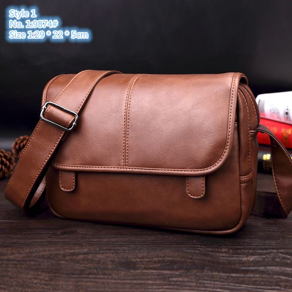 Fábrica bolsos de hombro para hombre 5 colores universidad viento flip bolso de hombre resistente al desgaste atmósfera simple color sólido bolso de motocicleta de cuero mochila a cuadros de moda