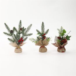 Factory Mini Christmas Tree Table Decoraties 8 "Kleine kunstmatige bomen met rode bessen Pine Cone Greenery Tabletop middelpunt RRA