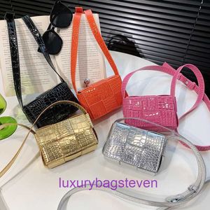 Factory Outlet Groothandel Bottgss Ventss Cassette Tote tassen te koop Damestas Populaire kleuren Mini Lipstick Klein van dit jaar met echt logo