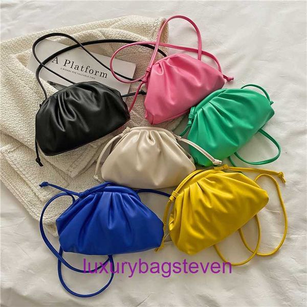 Factory Outlet Gros Bottgss Ventss Pouch Sacs fourre-tout à vendre Sac de boulette souple de couleur bonbon 2024 printemps nouvelles femmes à la mode avec un vrai logo