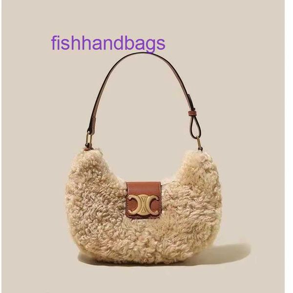 Factory Outlet Grossiste Sacs fourre-tout Celins à vendre Arc de Underarm Bag Saddle Lamb Hair Winter New Plush Womens One Shoulder Bandbody Women avec Real Log Logo