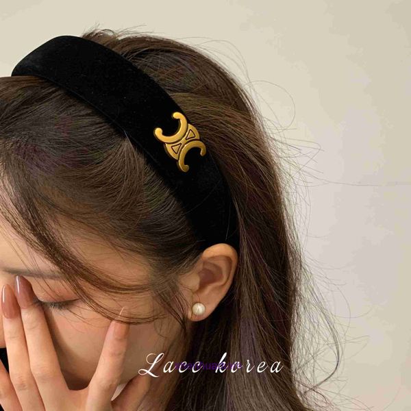 Bande de velours de bijoux coréen de vente en gros de l'usine pour les femmes en automne et hiver haut de gamme haut de gamme crâne haut de tempérament noir