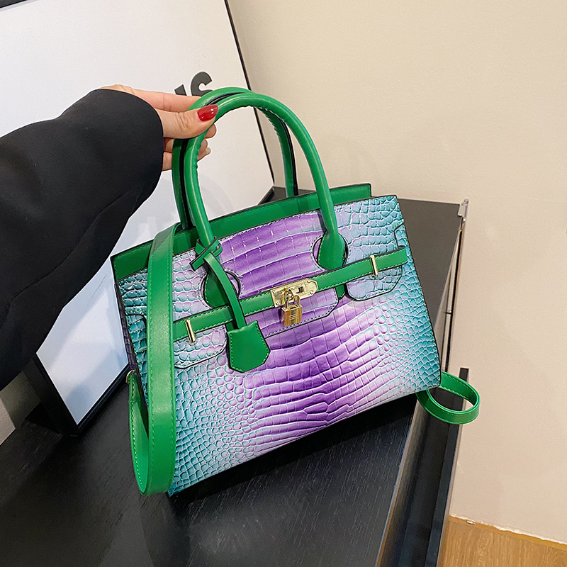 Заводская розетка женщин на плечах 9 цветов элегантная атмосфера контрастная кожаная сумка с большим емкостью для модных сумочек модные сумочка для крокодила 7709#