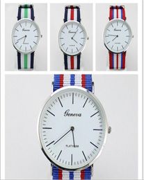 Les sorties d'usine Drop Wrist Watches Genève Multicolor Striped Canvas Band Wist Watch Euus Style Student Quartz Watch307778