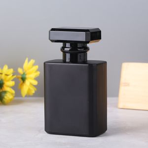 Prix ​​usine bouteille de parfum vide Place Rechargeables 50ml flacon pompe parfum Bouteille en verre avec Atomiseur En vente