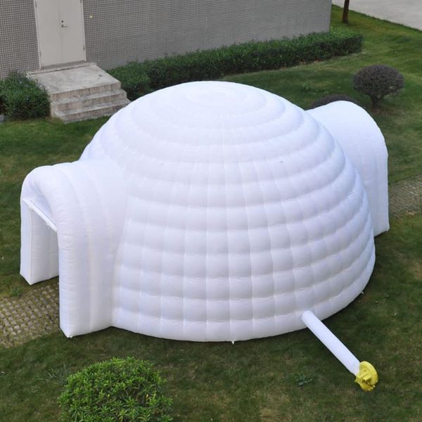 Prix d'usine blanc gonflable Igloo Dome Tente avec des lumières LED 2 portes de camping extérieur Marquee