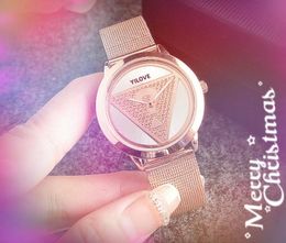 Femmes de qualité d'usine Small Bee Quartz Montres Triangle Shape Diad Bracelet en acier inoxydable fin