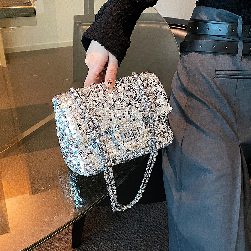 Sacs à bandoulières pour femmes de vente d'usine 2 couleurs de la populaire sac à main de mode brillant de cette année sac à paillettes en perles douces à paillette à pâte à dos en cuir 5818 # #