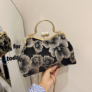 Factory verkoop vrouwen schoudertassen 5 kleuren dames parel bloem knijpen dinertas elegante sfeer geprinte handtassen zoete kleine verse diamant handtas 6732#