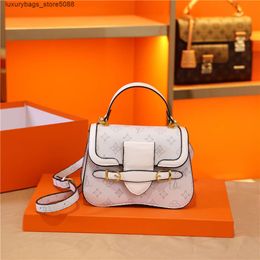 Factory vend des sacs à main de créateurs de marque en ligne à 75% de réduction mignonne Bag Femme Nouvelle épaule de mode Handheld Elegant Square