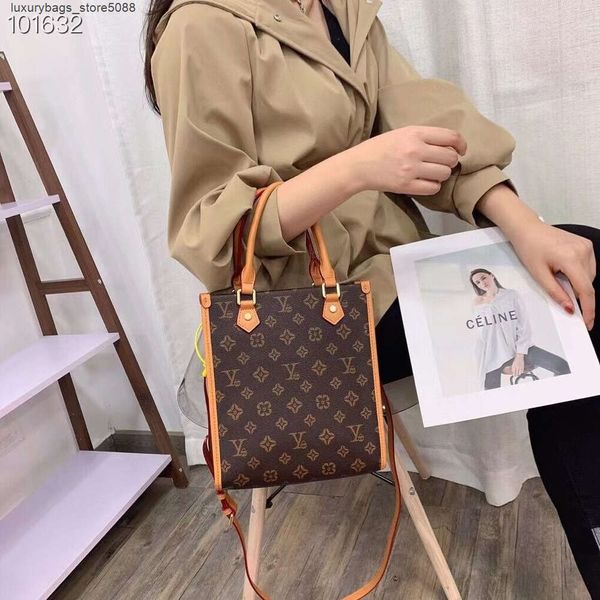 L'usine vend des sacs à main de marque en ligne à 75% de réduction. Sac à main de luxe léger pour femmes, fourre-tout de haute qualité, sac à main imprimé