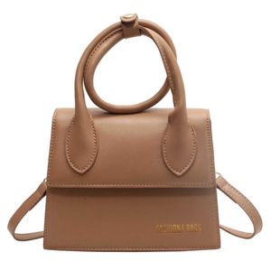 Les magasins d'usine sont à 95% de réduction sur les soldes d'été New Women's Diagonal Straddle Bag Grande capacité Couleur Nouveauté Sac à main Street Fashion