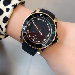 Fabriekstop AAA Orologio Designer Horloges Montre de luxe 40MM Herenhorloge Roestvrij staal quartz uurwerk met opvouwbare kalender Cla297d