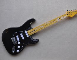 Guitarra eléctrica de cuerpo negro vintage de fábrica con herrajes cromados, pastillas SSS, logotipo de oferta / color personalizado