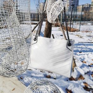 Usine en gros 75% de réduction de luxe nouvelle mode sacs pour femmes texture et sac de grande capacité pour les femmes automne hiver chaîne sous les bras simple fourre-tout à la mode