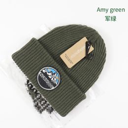 Marca al por mayor de fábrica Europa y América Autumn and Winter Knited Hat New Double Wool Hat Solid Color Tooling para mantener el calor.