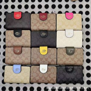 Venta al por mayor de fábrica c Family Coa Wallet Longitud media Almacenamiento para mujer Nuevo mismo estilo Moda Cuero genuino Clip para dinero cero