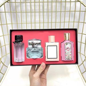 Parfum Floral pour femmes, Collection de luxe, 4x25ml, coffret cadeau hautement personnalisable, ensemble de parfum, expédition rapide, vente en gros d'usine