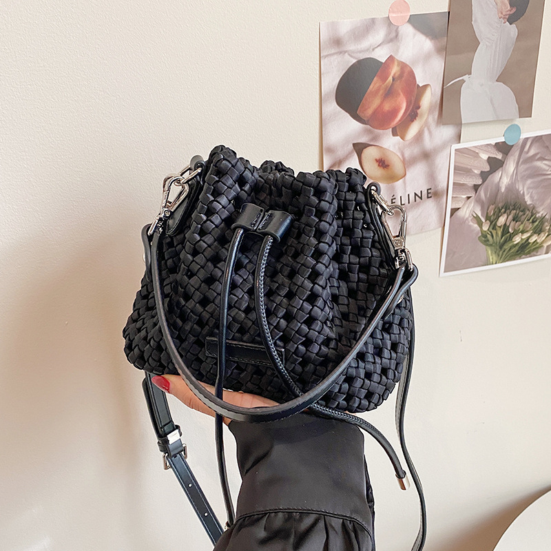 Factory wholesale ladies shoulder bags 2 colors classic hand-woven bucket bag this year popular thick leather handbag Joker black fashion backpack 878#