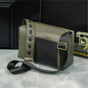 Fabriek groothandel mannen leer schoudertassen retro contrast casual messenger bag street trend groen lederen handtas Dagelijkse outdoor sport klinknagel rugzak