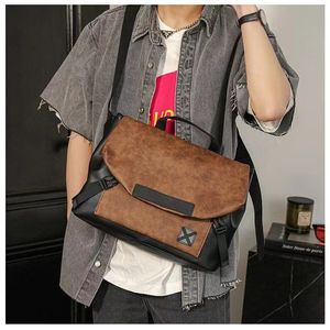 Usine en gros hommes sacs à bandoulière 3 couleurs tendance de la rue sac postier marron grande capacité sac à main en cuir multicouche style collège sac à dos à carreaux 4932 #