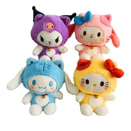 Fábrica Precio al por mayor 4 Estilos de 25 cm Bell Kuromi Cinnamorol Plush Toy Animation Periferal Doll Regalo para niños