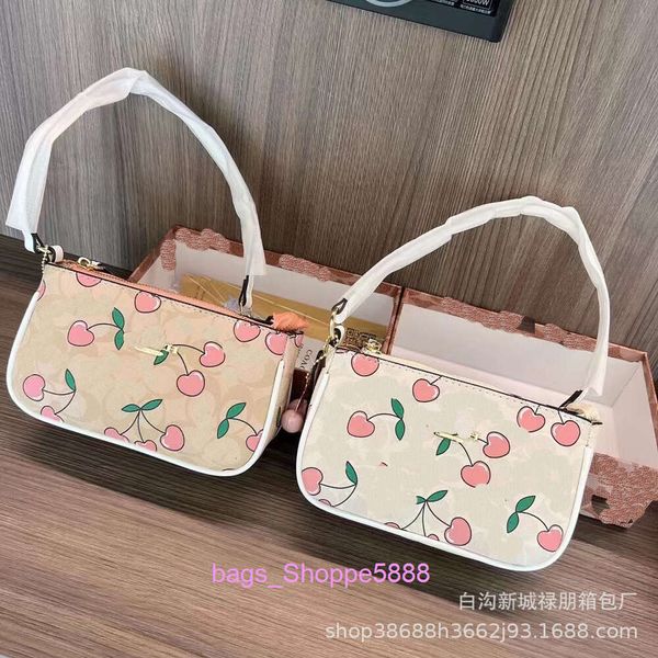 Venta al por mayor de fábrica Summer Co New Cherry Underarm Bag Fragante Thunder Mahjong Colgante Solo hombro oblicuo a horcajadas Muñeca de mano para mujeres