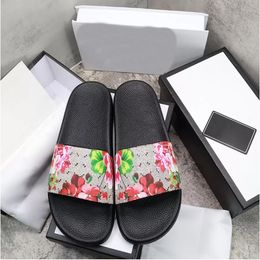 Factory Wholesale dames dames slippers Slippers hoogwaardige mode 3D kleur afdrukken dikke platte sandalen zomer lichtgewicht comfortabele skateboard strandschoenen doos 35-46