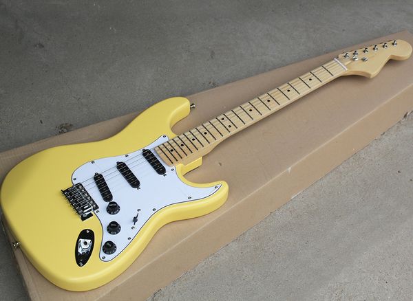 Guitare électrique jaune en gros d'usine avec manche en érable, pickguard blanc, micros / bouton noirs, offrant un service personnalisé