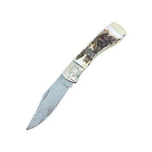 Prix d'usine R1022 Couteau pliant VG10 Damascus Steel Drop Point Corne de lame gravée à l'acide avec poignée en laiton sculpté Couteaux cadeaux de poche EDC