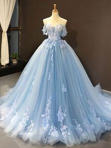 Fee Lichtblauw Baljurk Quinceanera Jurken Elegant Off-shoulder Kant Applicaties Tule Lang Tieners Sweet 15 Vestidos de 16 anos Avond Galajurken BC18409