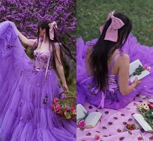 Fairy Purple Tulle Robes de bal 3D Fleurs une ligne Spaghetti sexy bretelles CORSET Back Foral Party Robes Sweep Train Plus Taille Deuxième Réception Robes du soir CL2886