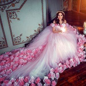 Robes de mariée robe de bal florale de conte de fées avec des fleurs faites à la main 3D glamour épaules dénudées robes de mariée à lacets pas cher Tulle Bri219S