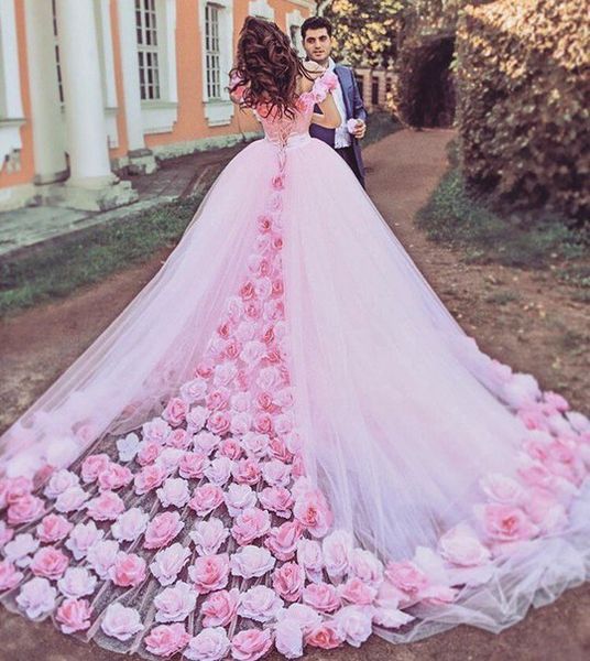 Robes de mariée de robe de bal florale de conte de fées avec des fleurs faites à la main 3D glamour hors épaule à lacets robes de mariée pas cher Tulle Bri280y