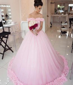 Fairytale roze baljurk trouwjurken beateau nek off schouderbloemen tule prinses bruids bruidsjurken kapel trein6175253
