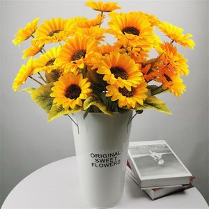 Fausse fleur de tournesol à tige courte (5 têtes/pièce), 22 pouces de longueur, Simulation de fleur de soleil pour mariage, fleurs artificielles décoratives pour la maison
