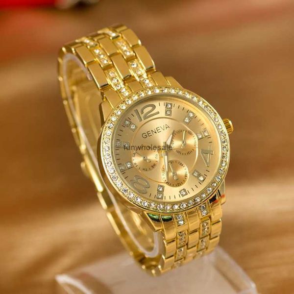 Fake Three Eye Geneva Steel Band Watch avec Diamond Gold Womens Alloy Mens Watch