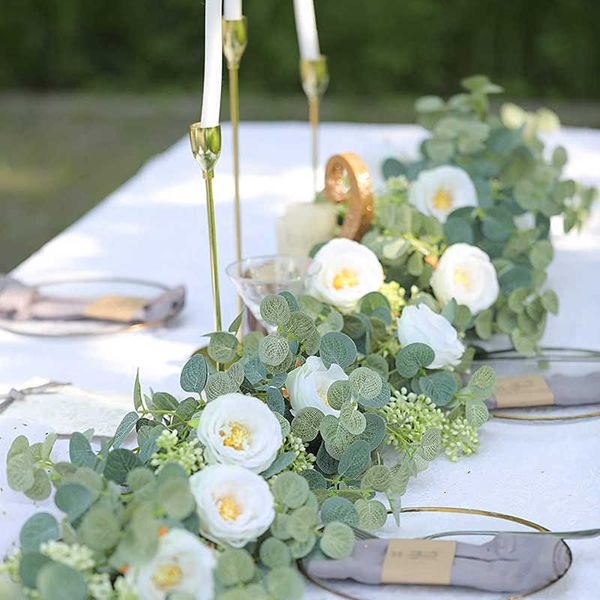 Guirnalda de vid de rosa blanca falsa, plantas de flores artificiales colgantes con hojas de eucalipto de hiedra, decoración de pared para jardín, fiesta, boda, 210624